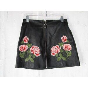 S Jealous Tomato Women’s Black Floral Embroidered Mini Skirt Faux-Leather Zipper
